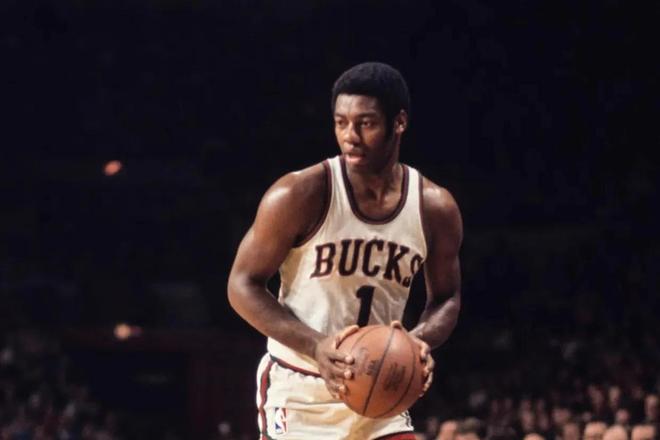 意媒：国米现场考察帕尔马中场贝尔纳韦，考虑让其做恰20替补