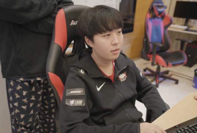 特殊癖好？埃基蒂克名字对称，职业生涯穿过11、22、33、44号