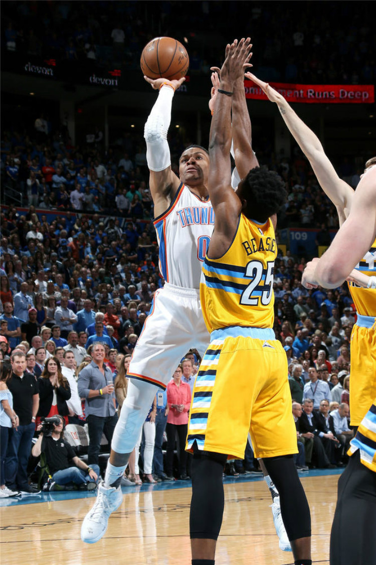 在库里吸引 在库里吸引